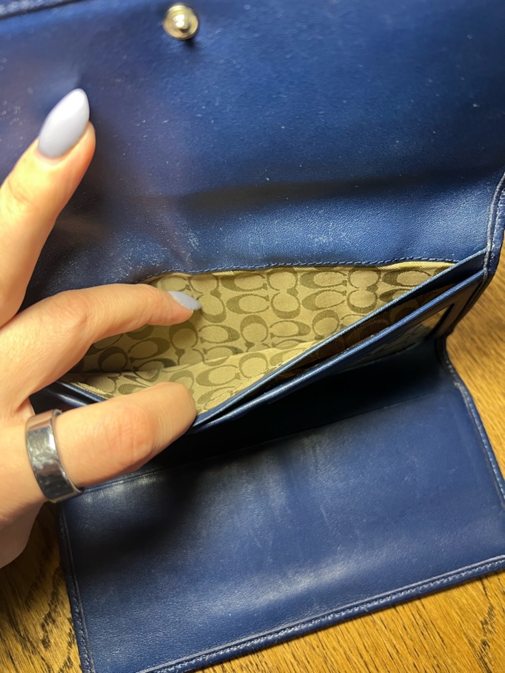 Vintage Coach leather Hamilton trifold wallet, navy blue - Picture 4 of 14